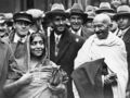 M K Gandhi walking with Sarojini Naidu in France on 12 sep 1931.jpg